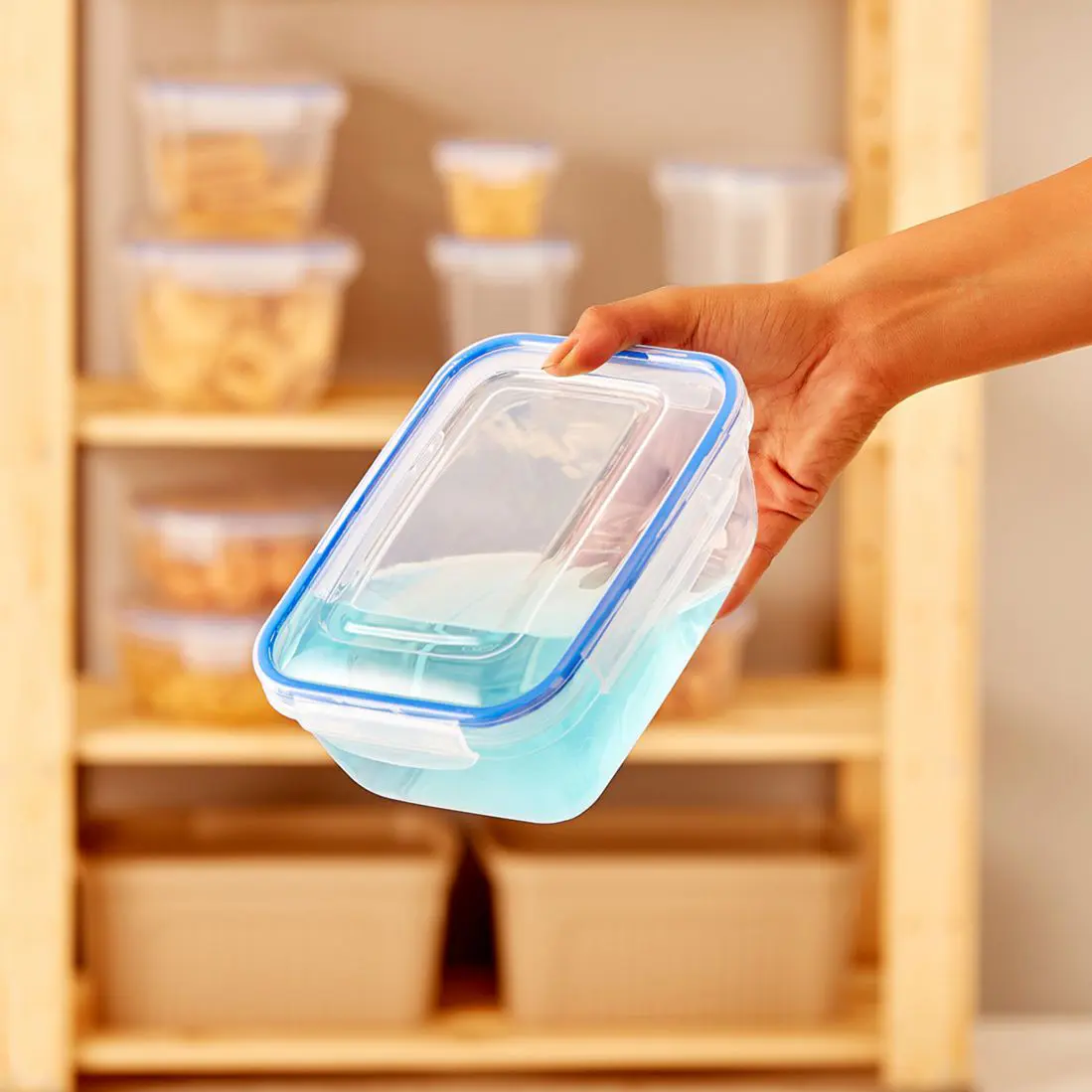 set di 3 Contenitori Ermetici di Plastica Trasparente e Forma Rettangolare con Coperchio Munito Di Clip Di Chiusura Lungo I Lati - immagine 3