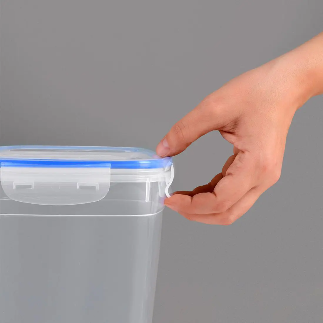 set di 3 Contenitori Ermetici di Plastica Trasparente e Forma Rettangolare con Coperchio Munito Di Clip Di Chiusura Lungo I Lati - immagine 4