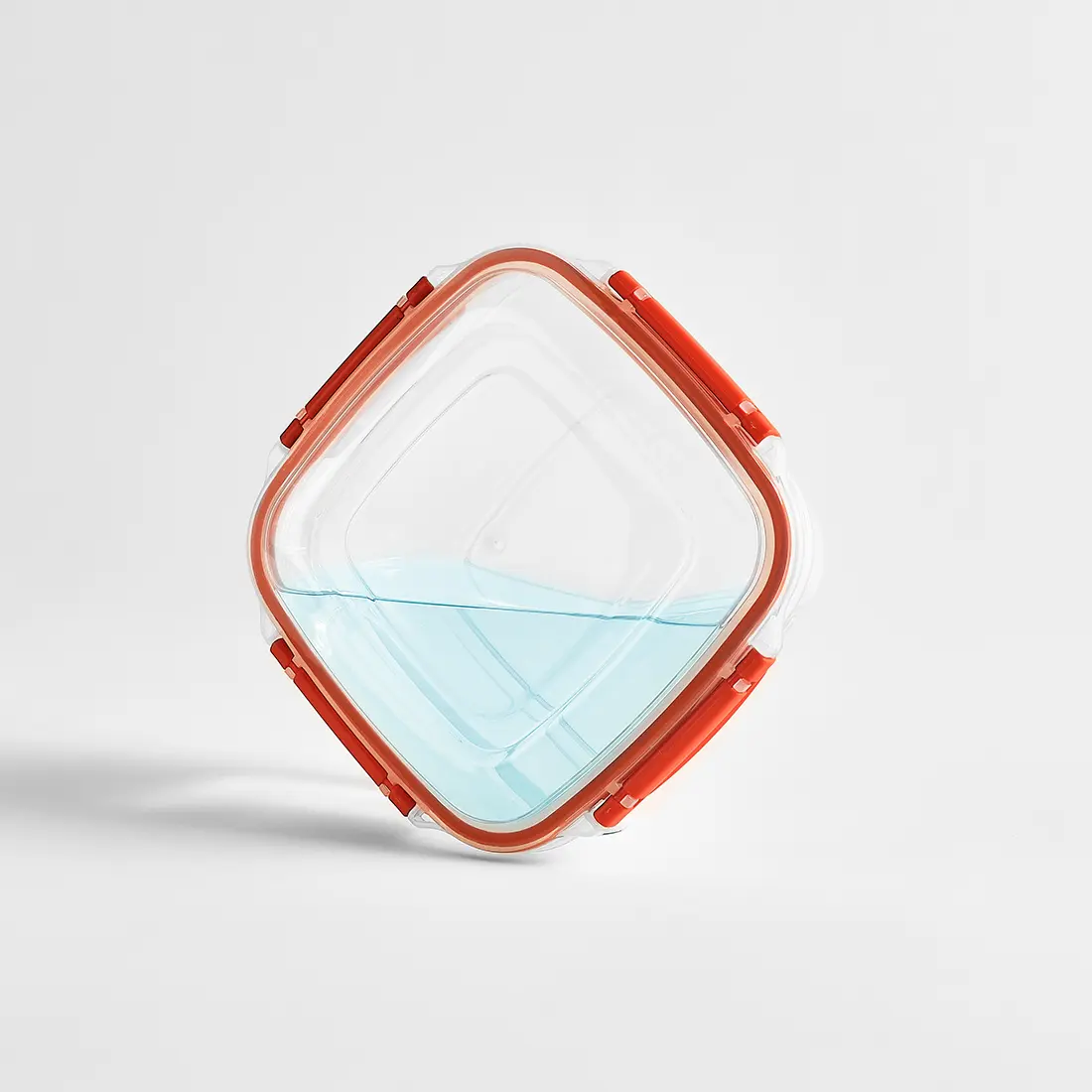 Set di 4 contenitori ermetici di plastica trasparente e forma quadrata con coperchio munito di clip colorate di chiusura lungo i lati - immagine 5